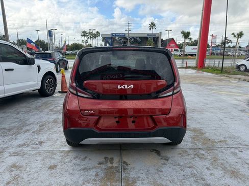 Used 2024 Kia Soul LX w/ Option Group 015 FWD image 4