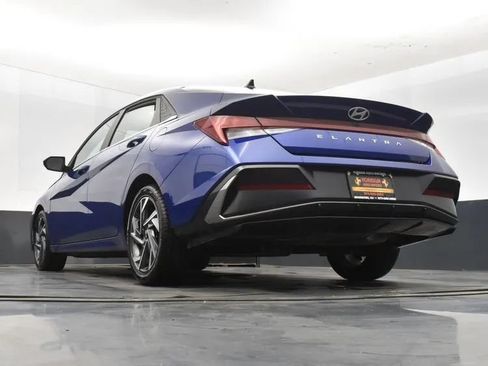 Used 2025 Hyundai Elantra SEL FWD image 12