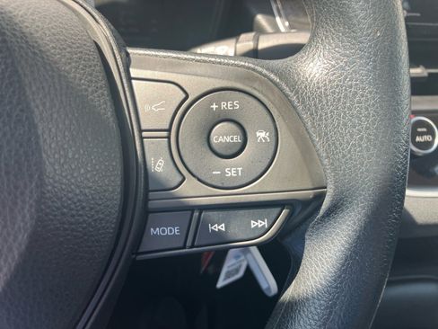 Used 2022 Toyota Corolla LE image 23