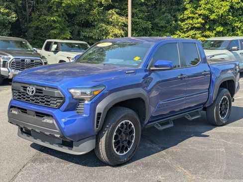 Used 2025 Toyota Tacoma TRD Off-Road AWD/4WD image 3