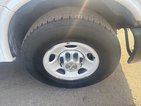 Used 2014 Chevrolet Express 3500 image 21