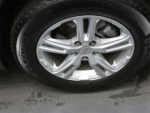 Used 2023 GMC Terrain SLE w/ Driver Convenience Package image 29