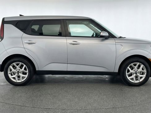 Used 2025 Kia Soul LX w/ LX Technology Package image 11