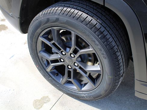 New 2025 Jeep Grand Cherokee Limited w/ Trailer Tow Package image 38