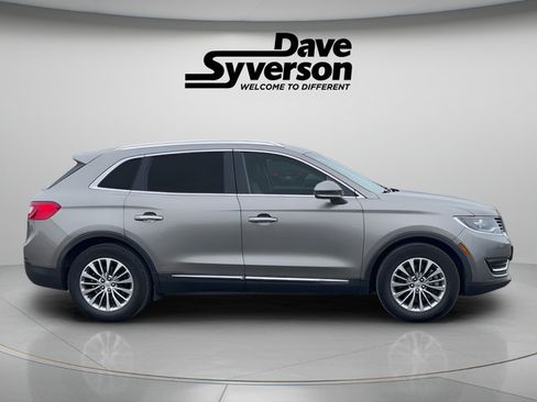 Used 2016 Lincoln MKX Select w/ Select Plus Package FWD image 4
