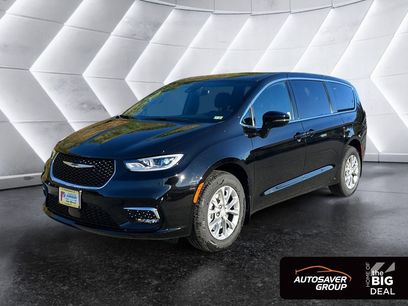 New 2026 Chrysler Pacifica Select