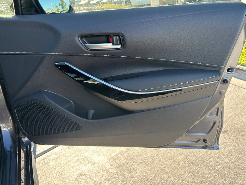 Used 2027 Toyota Corolla XSE FWD image 27