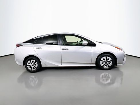 Used 2018 Toyota Prius Two image 3
