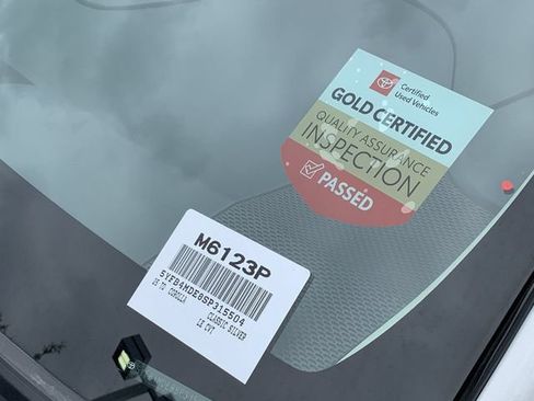 Used 2025 Toyota Corolla LE FWD image 37