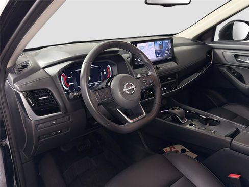 Used 2024 Nissan Rogue SL FWD image 10