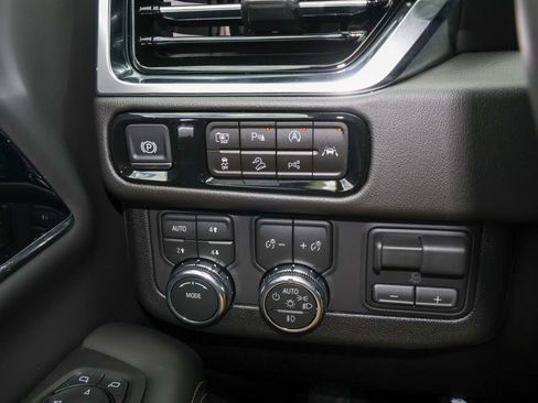 New 2026 GMC Yukon Elevation w/ Elevation Premium Package AWD/4WD image 31