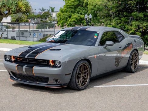 Used 2019 Dodge Challenger SXT w/ Blacktop Package image 3