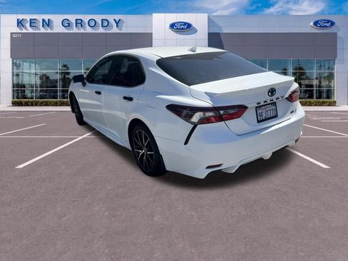 Used 2023 Toyota Camry SE FWD image 4