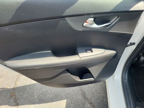 Used 2021 Kia Forte LXS FWD image 15