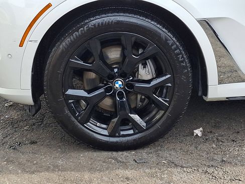 Used 2023 BMW X7 xDrive40i w/ Premium Package image 11