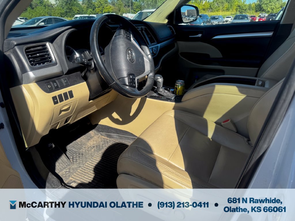 Used 2017 Toyota Highlander XLE w/ Protection Package #3 AWD/4WD image 3