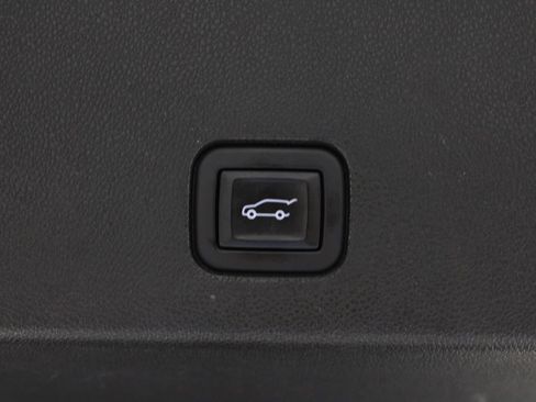 Used 2023 Cadillac XT6 Premium Luxury FWD image 18