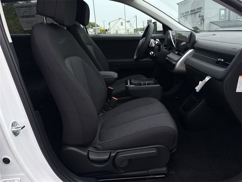 New 2025 Hyundai Ioniq 5 SE image 26