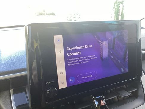 Used 2023 Toyota Corolla Cross LE image 12