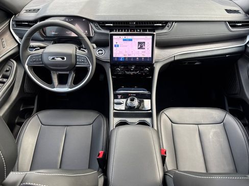 New 2025 Jeep Grand Cherokee Limited w/ Black Appearance Package image 16