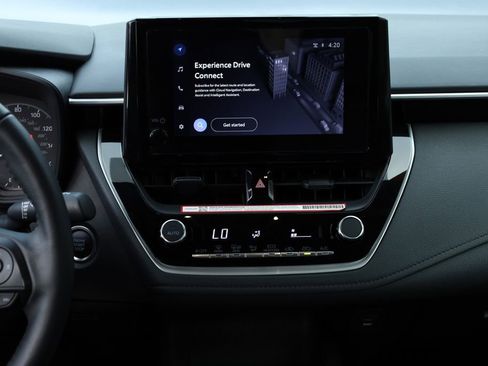 Used 2025 Toyota Corolla SE image 30