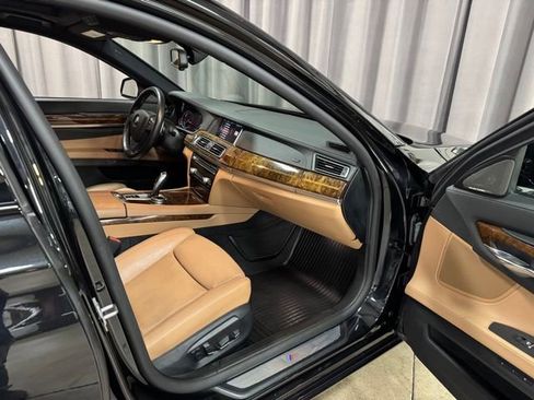 Used 2014 BMW 740Li xDrive image 8