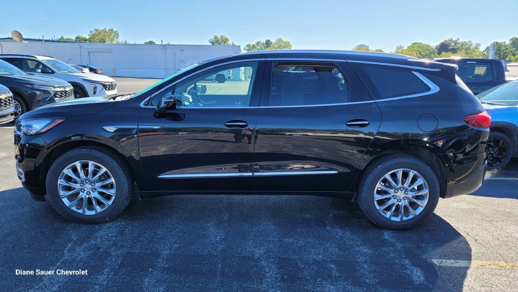 Used 2021 Buick Enclave Essence w/ Sound and Sites Package AWD/4WD image 3