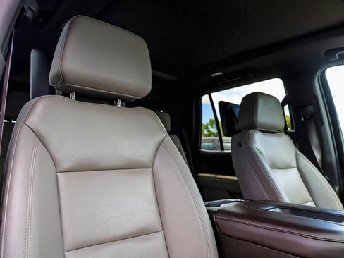 Used 2024 Chevrolet Tahoe LT w/ LT Signature Plus Package RWD image 10