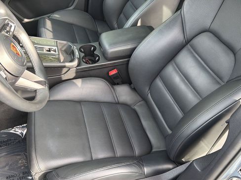 Used 2023 Porsche Macan Turbo AWD/4WD image 29