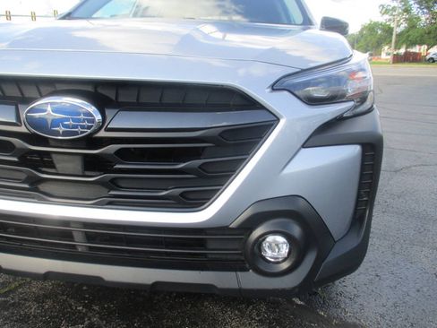 Used 2025 Subaru Outback Premium AWD/4WD image 12