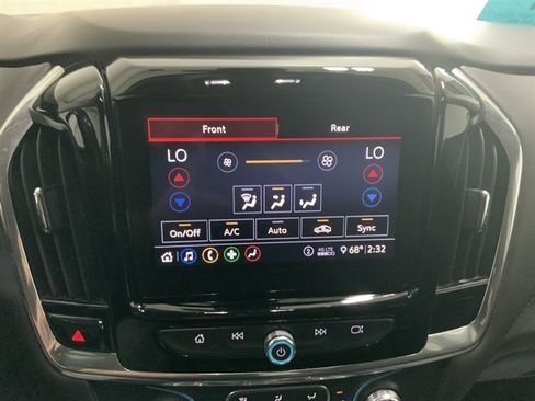 Used 2021 Chevrolet Traverse LT w/ LPO, Floor Liner Package AWD/4WD image 27