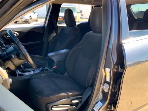 Used 2015 Jeep Cherokee Latitude FWD image 8