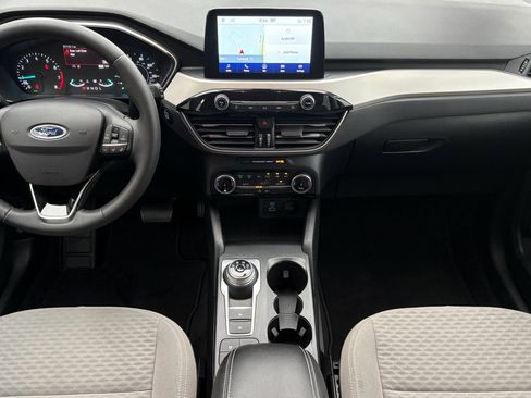 Used 2022 Ford Escape SE w/ SE Sport Appearance Package FWD image 2