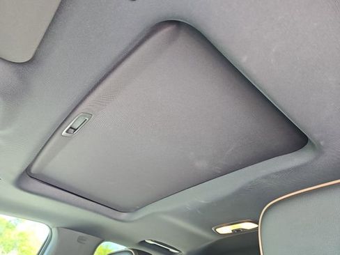 Used 2024 GMC Canyon Denali image 17