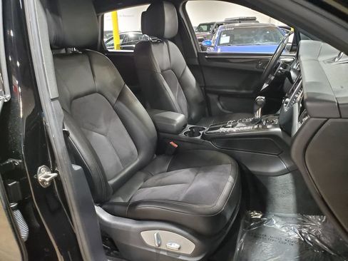 Used 2018 Porsche Macan AWD/4WD image 14