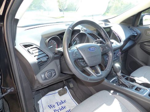 Used 2017 Ford Escape SE w/ Equipment Group 201A AWD/4WD image 22