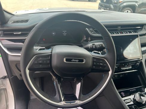 Used 2024 Jeep Grand Cherokee Trailhawk AWD/4WD image 11