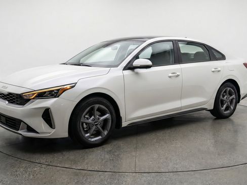 Used 2025 Kia K4 LXS image 3