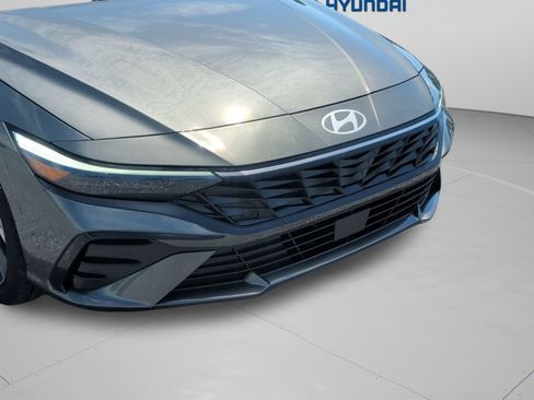 Used 2025 Hyundai Elantra Limited FWD image 44