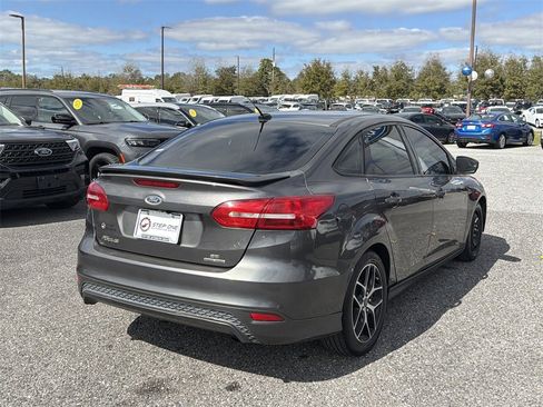 Used 2016 Ford Focus SE w/ SE Sport Package image 4