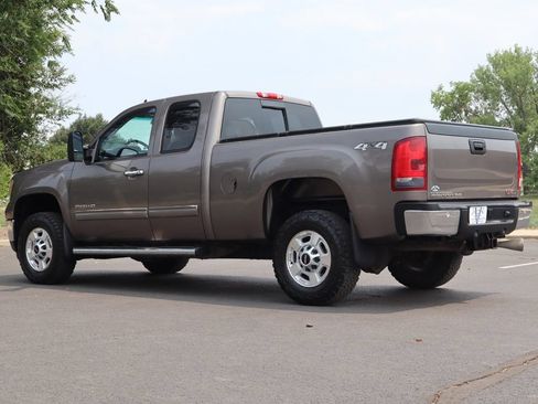 Used 2011 GMC Sierra 2500 SLE w/ SLE Preferred Package AWD/4WD image 7