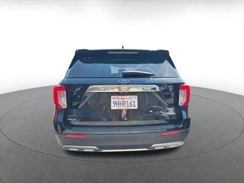 Used 2024 Ford Explorer XLT w/ Equipment Group 202A image 6