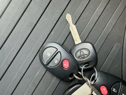 Used 2020 Toyota Sienna L FWD image 25