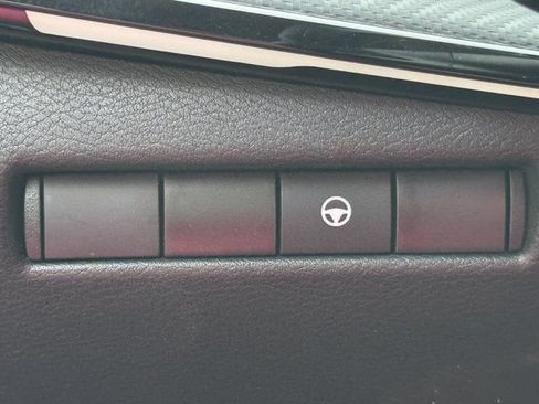 Used 2025 Nissan Kicks SR AWD/4WD image 10