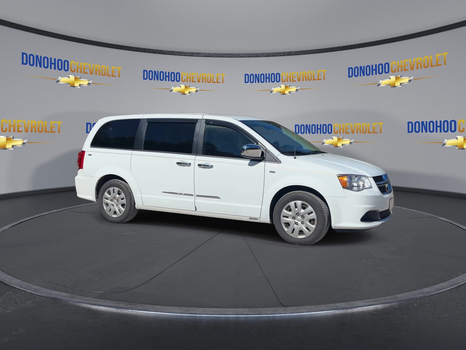 Used 2019 Dodge Grand Caravan SE w/ UConnect Hands-Free Group FWD image 5