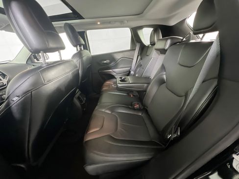 Used 2022 Jeep Cherokee Limited image 24