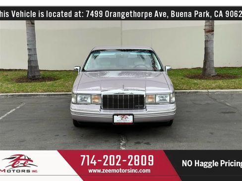 Used 1992 Lincoln Town Car Signature image 3