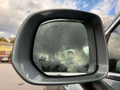 Used 2018 Volvo XC90 T6 Momentum w/ Convenience Package image 11