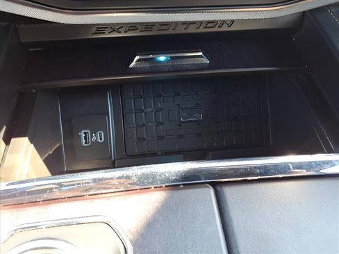 Used 2024 Ford Expedition Max Platinum image 13