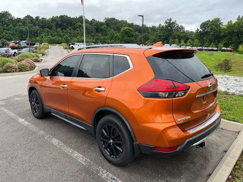 Used 2017 Nissan Rogue SV AWD/4WD image 3